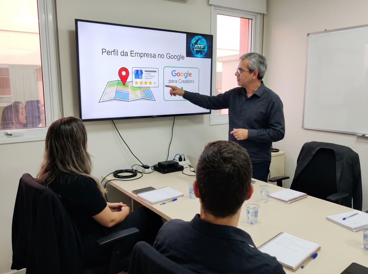 Como colocar minha empresa no Google na prática: apresentação sobre o Perfil da Empresa no Google em uma reunião
